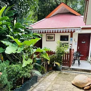 Apartment Garden Hut, Victoria